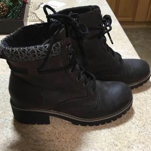 B.O.C. Zippered boots